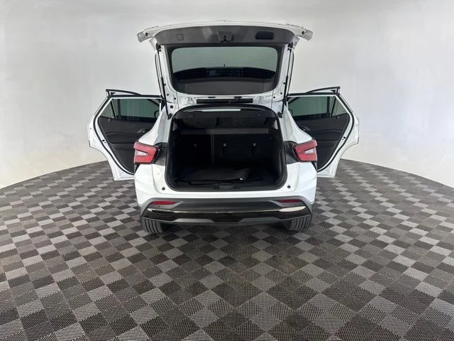 Used 2025 White Chevrolet ACTIV image 17