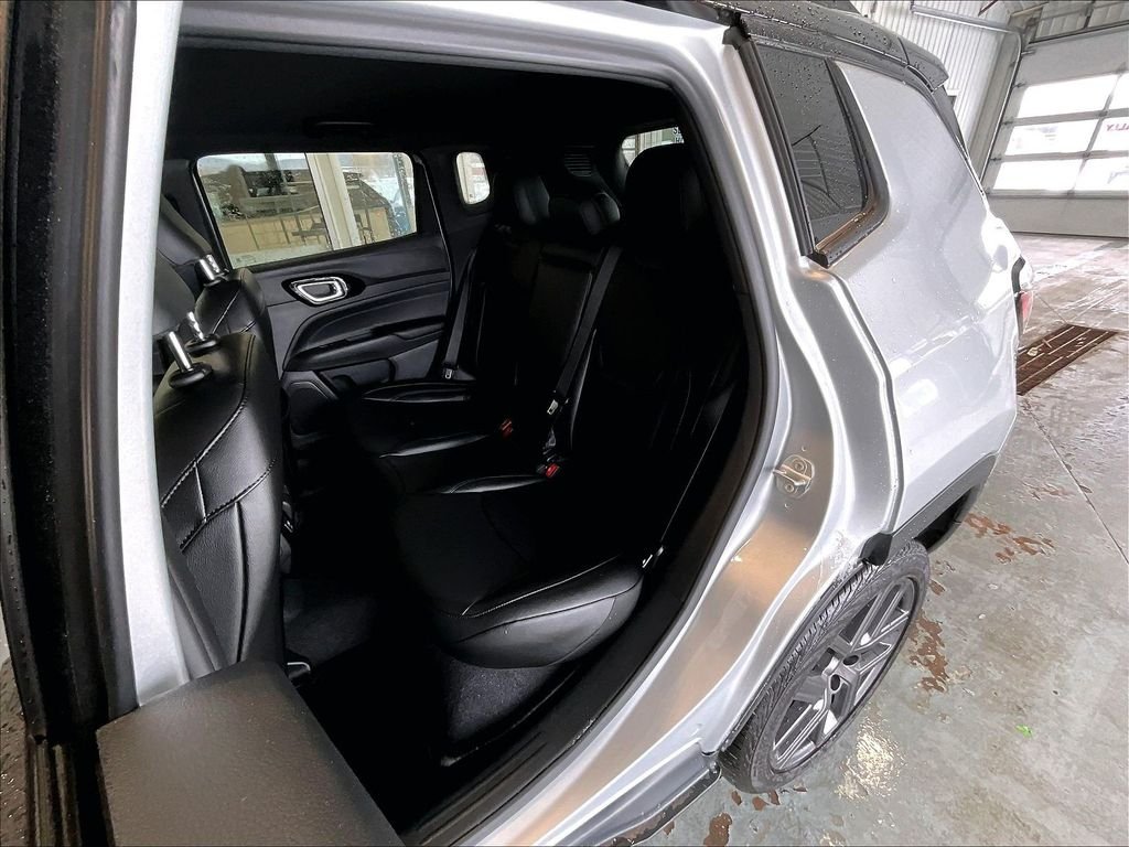 New 2026 Silver Zynith Metallic Clearcoat Jeep Limited image 15
