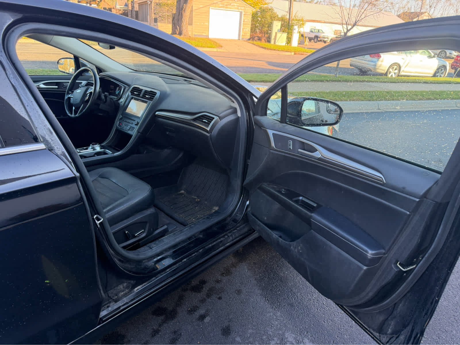Used 2017 SHADOW BLACK Ford SE image 8