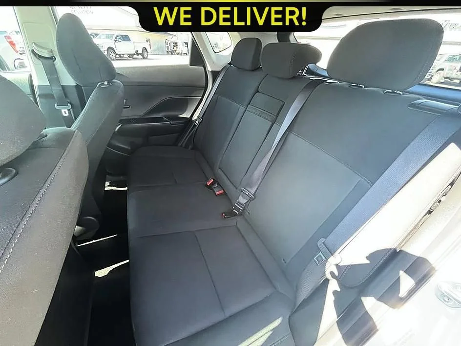 Used 2025 White Hyundai SEL image 13