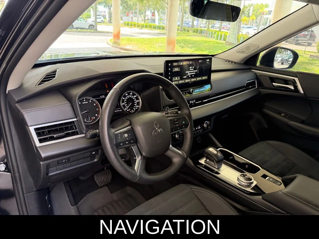 Used 2025 Black Mitsubishi SE image 7