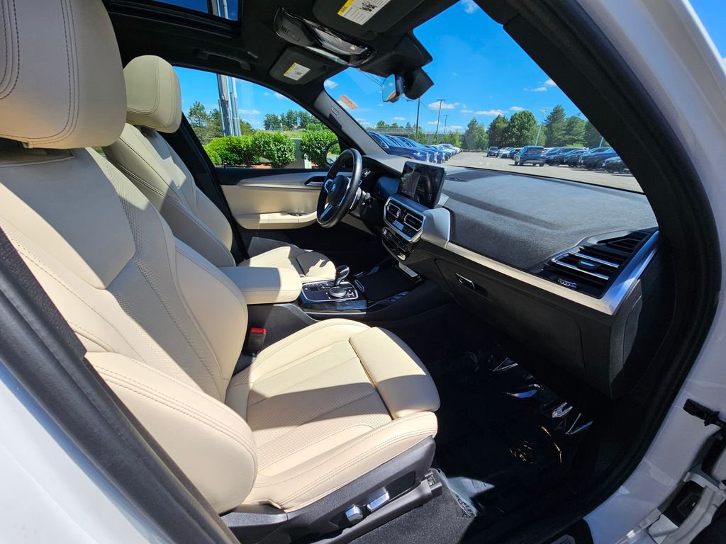 Used 2023 Mineral White Metallic BMW xDrive30i image 14