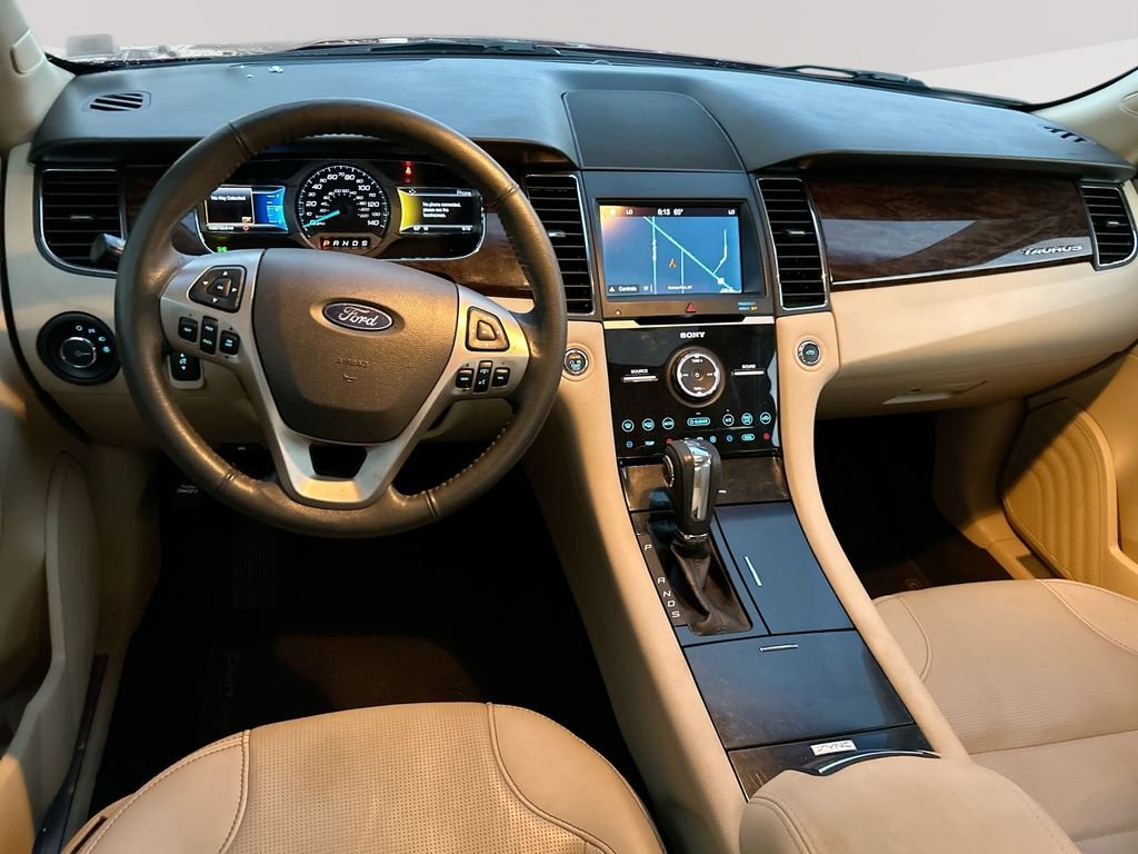 Used 2019  Ford Limited image 25
