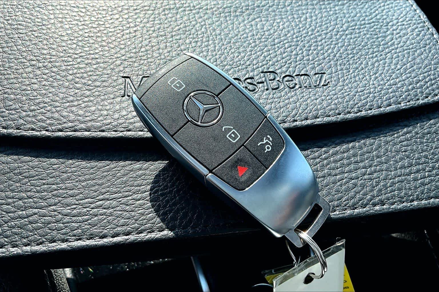 Used 2025 Polar White Mercedes-Benz GLE 450e image 14
