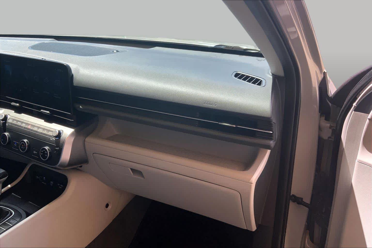 2025 Hyundai Kona SE - Photo 18