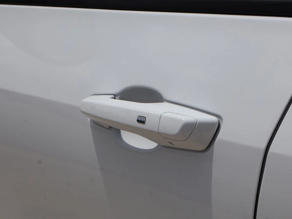 Used 2026 Summit White Chevrolet LT image 19