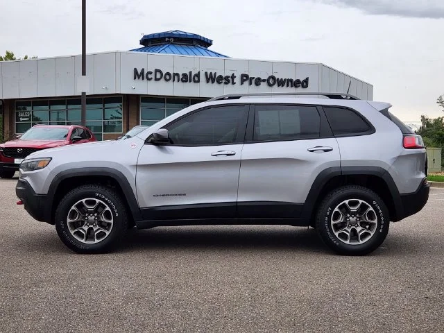 Used 2020 Silver Jeep Trailhawk image 4