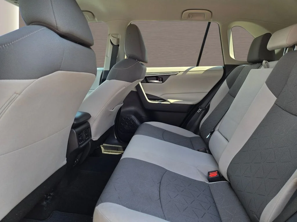 Used 2021 Silver Toyota XLE image 13
