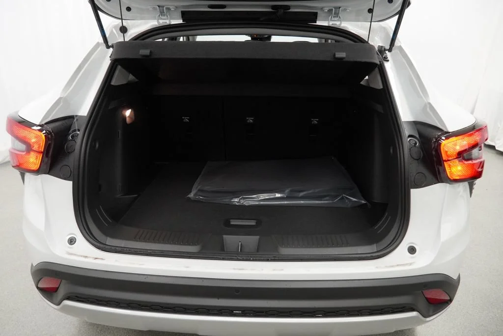 New 2026 Summit White Chevrolet LT image 26