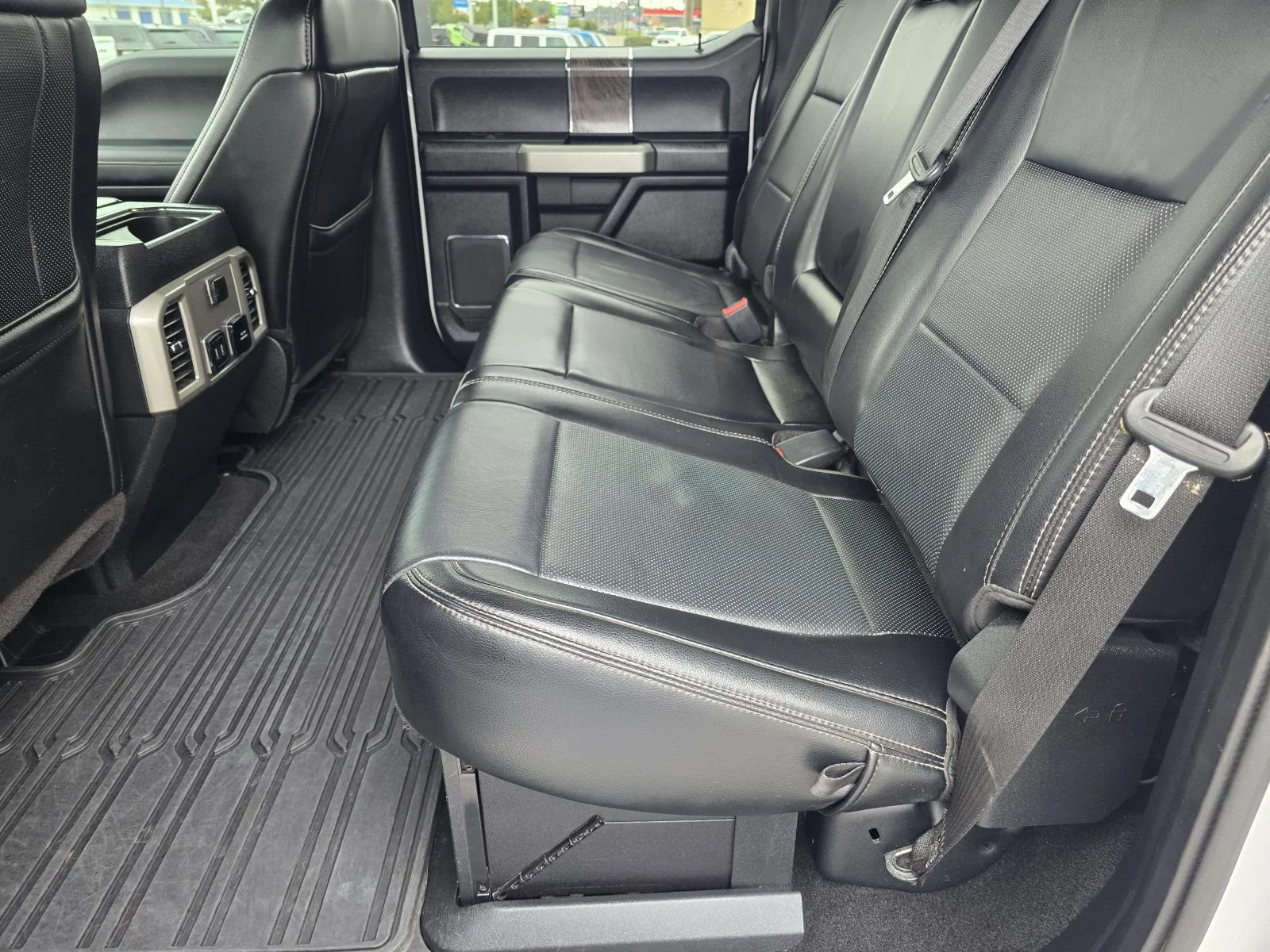 Used 2019 Oxford White Ford LARIAT image 10