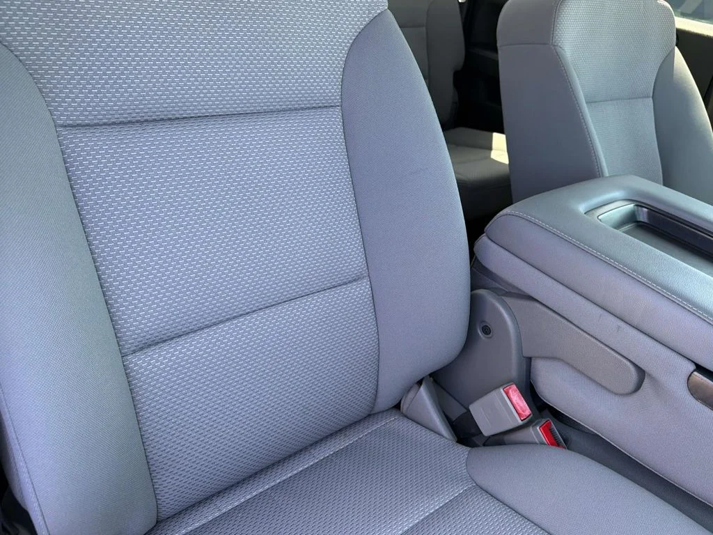 Used 2018 Summit White Chevrolet LT image 37