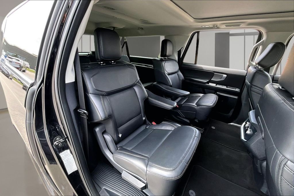 Used 2025 Black Ford Platinum image 27