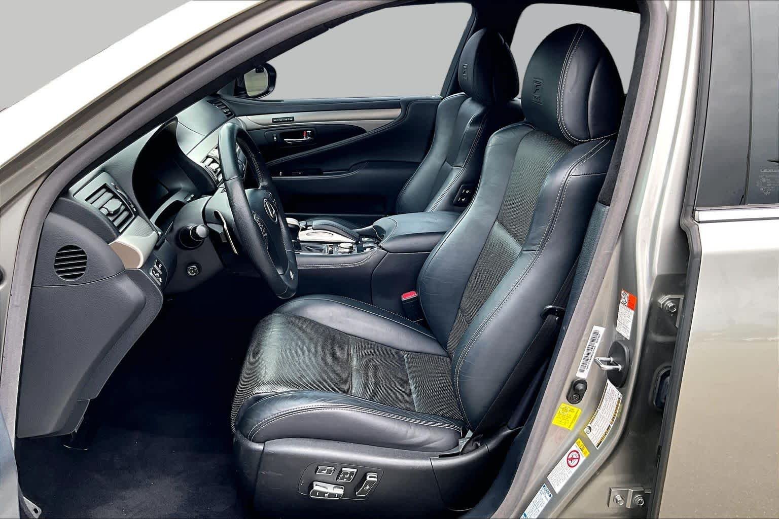 Used 2017 Atomic Silver Lexus  image 7