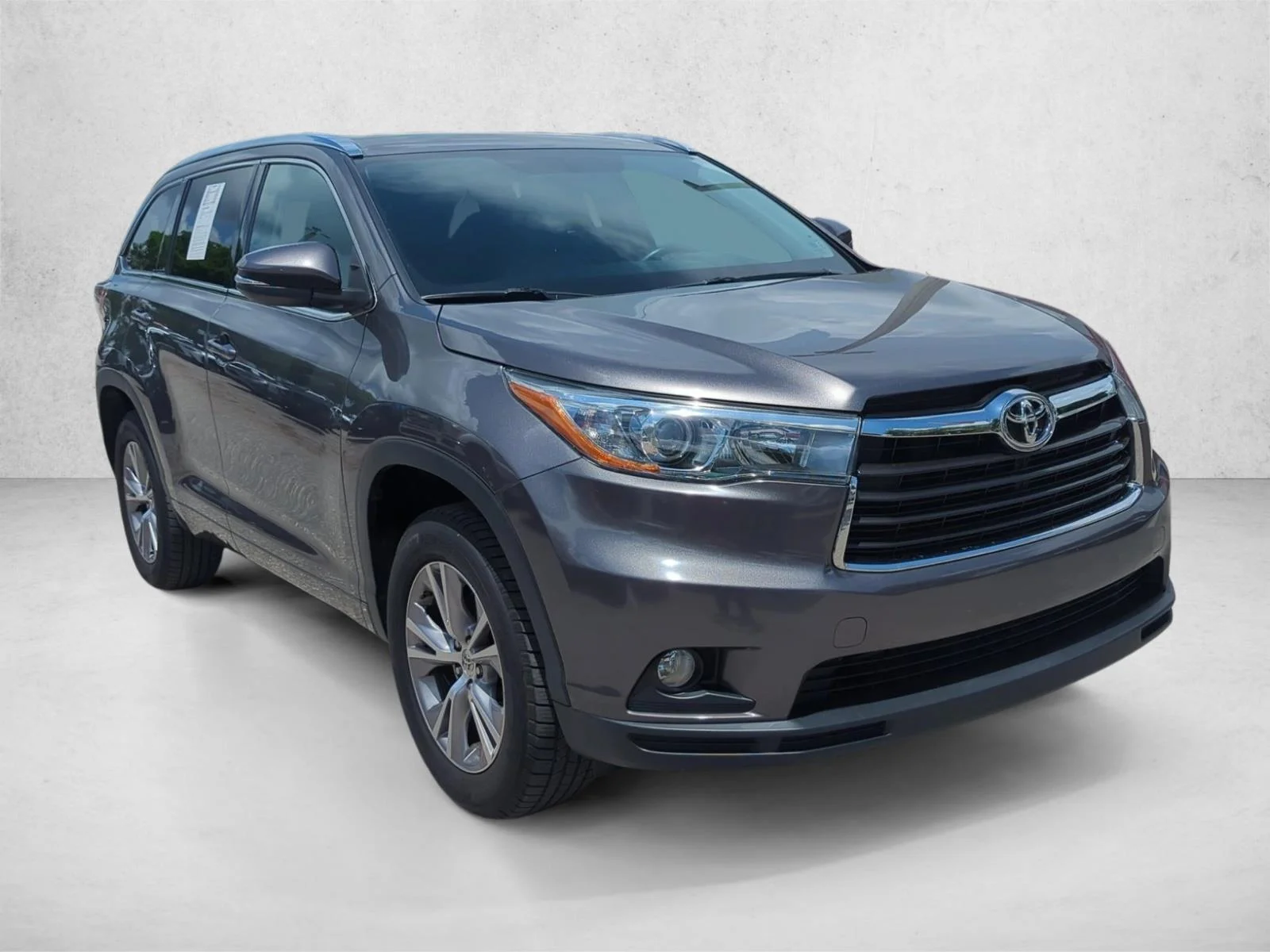 Used 2015 Predawn Gray Mica Toyota XLE image 3