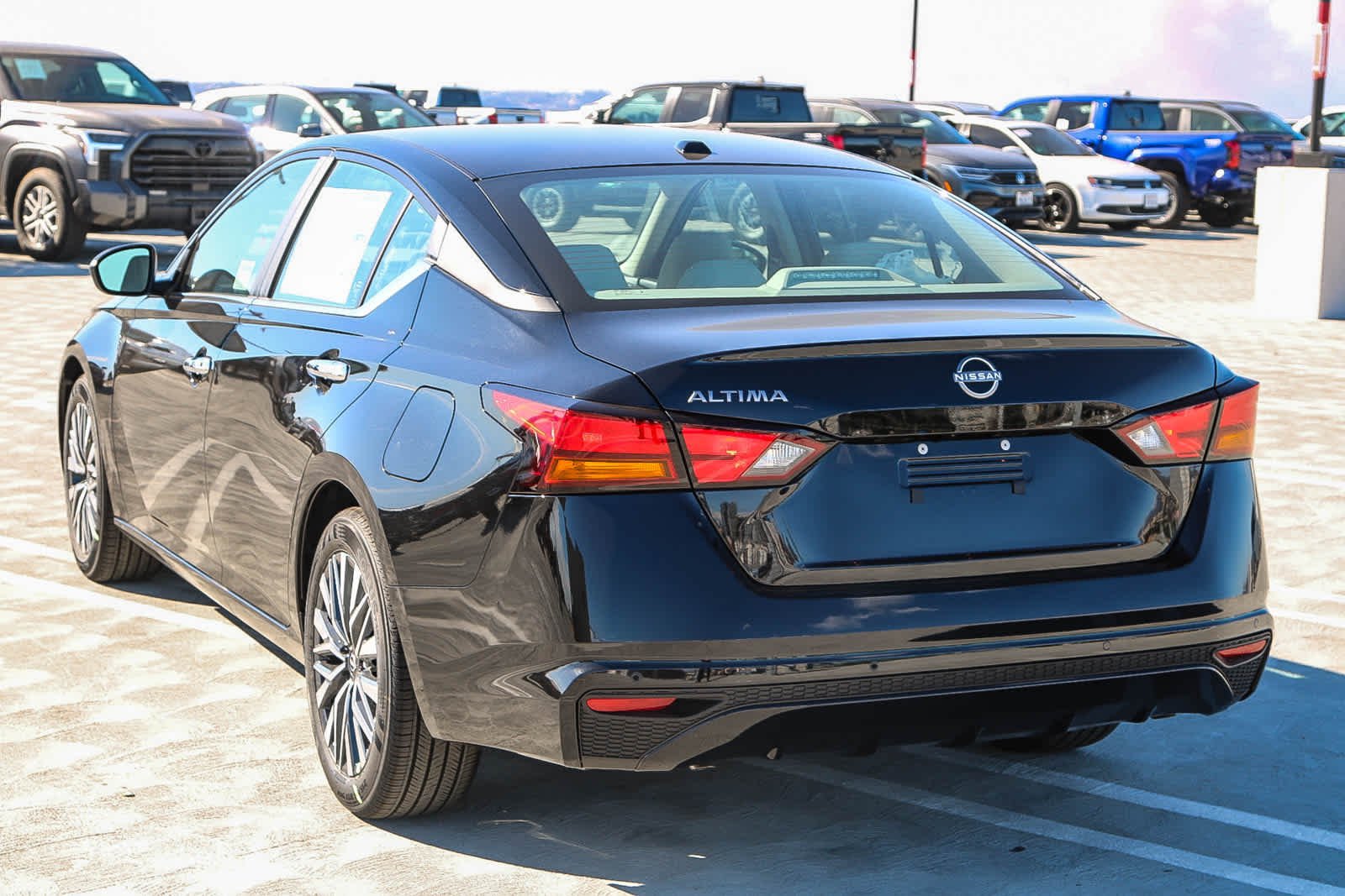 2025 Nissan Altima SV - Photo 8