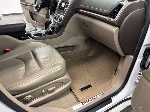 Used 2016 WHITE FROST TRICOAT GMC Denali image 41