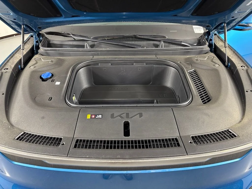 New 2026 Ocean Blue Kia Wind AWD image 44