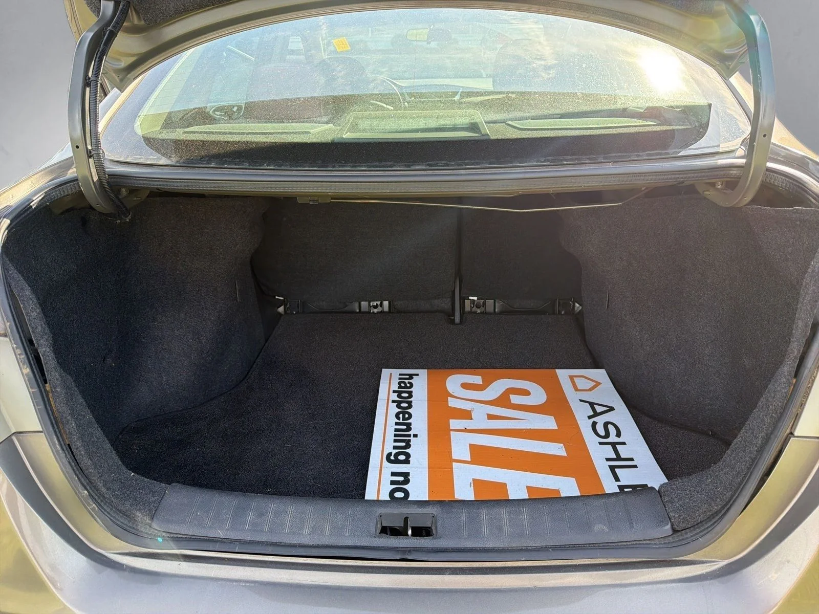 Used 2015 Silver Nissan SV image 23