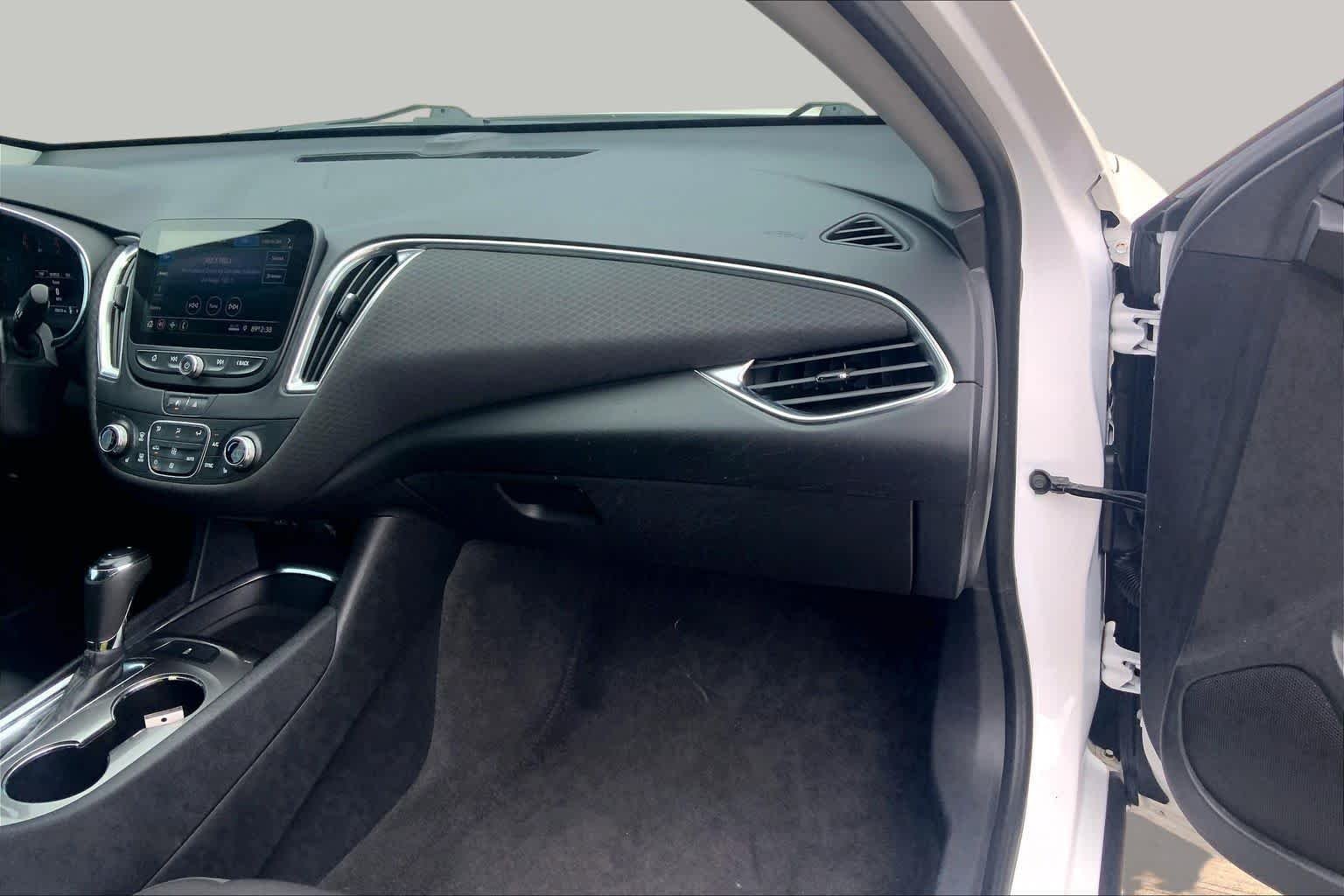 Used 2020 Summit White Chevrolet LT image 18