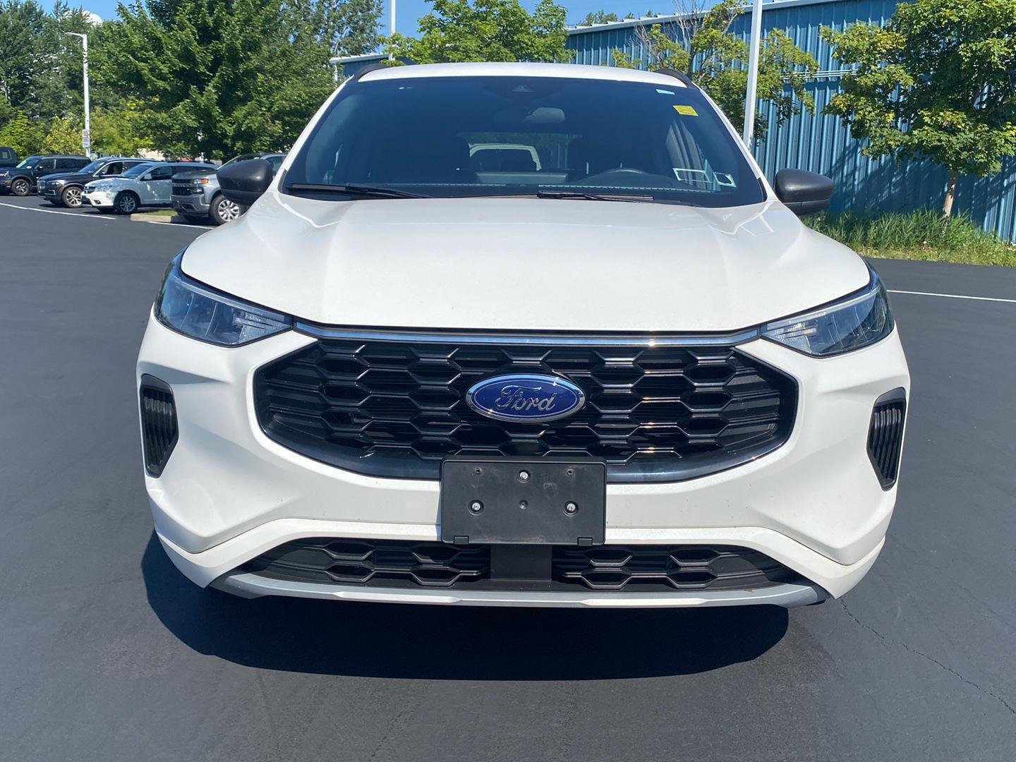 Used 2023 Star White Metallic Tri-Coat Ford ST-Line image 5