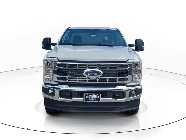 New 2026 Oxford White Ford XLT image 2
