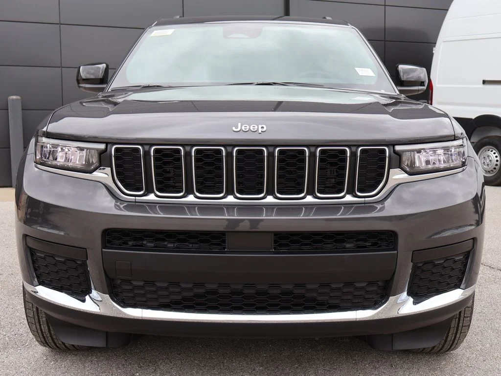 New 2026 Baltic Gray Metallic Clear-Coat Exterior Paint Jeep Laredo image 7