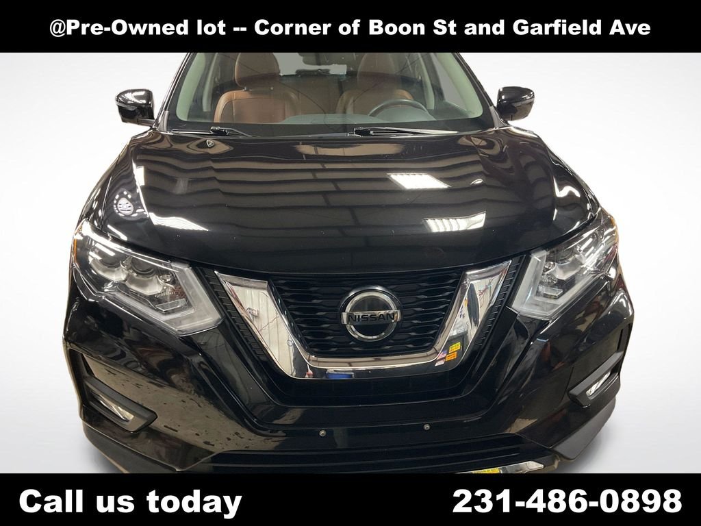 Used 2019  Nissan SL image 8
