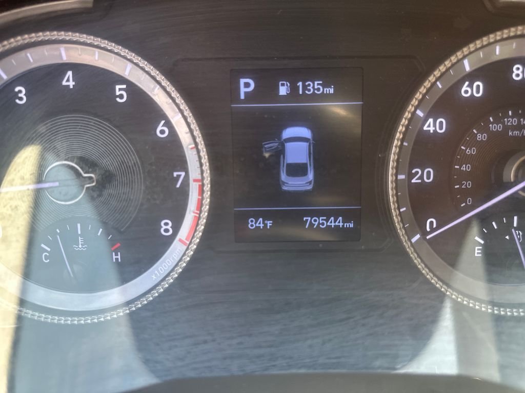Used 2021 Gray Hyundai SE image 16