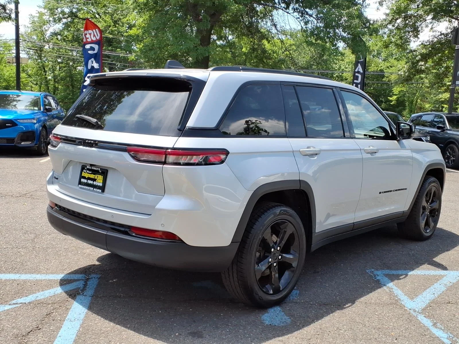 Used 2023 Silver Zynith Clear Coat (pse) Jeep Altitude image 6