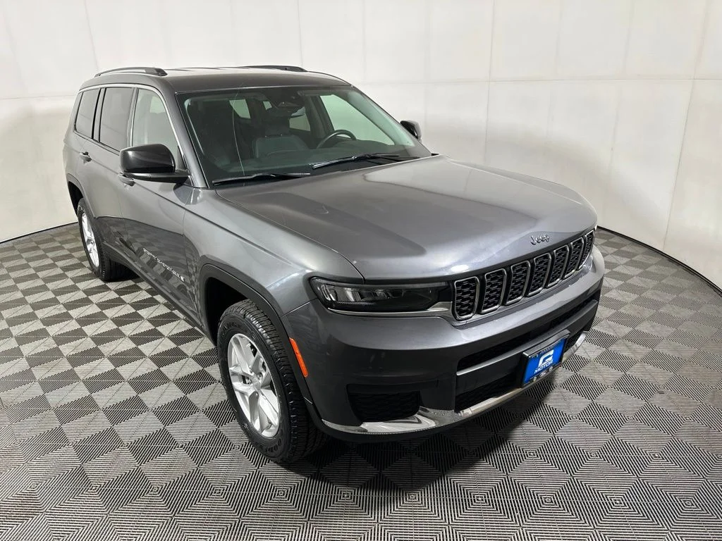 Used 2021 Gray Jeep Laredo image 1