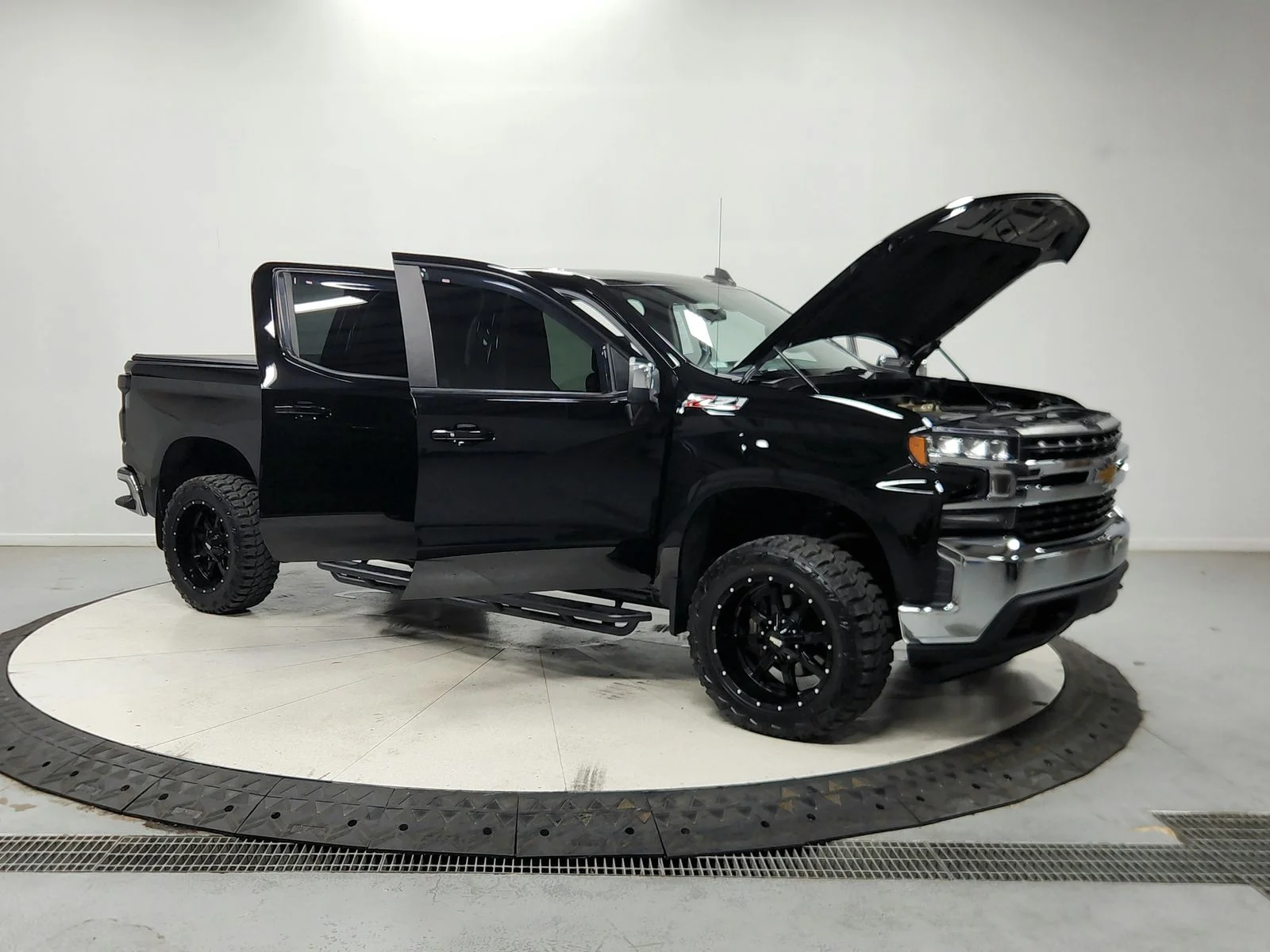 Used 2020 Black Chevrolet LT image 10
