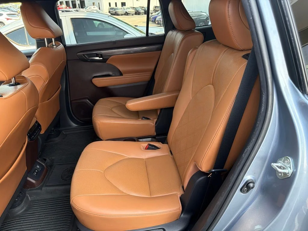 Used 2020 Blue Toyota Platinum image 8