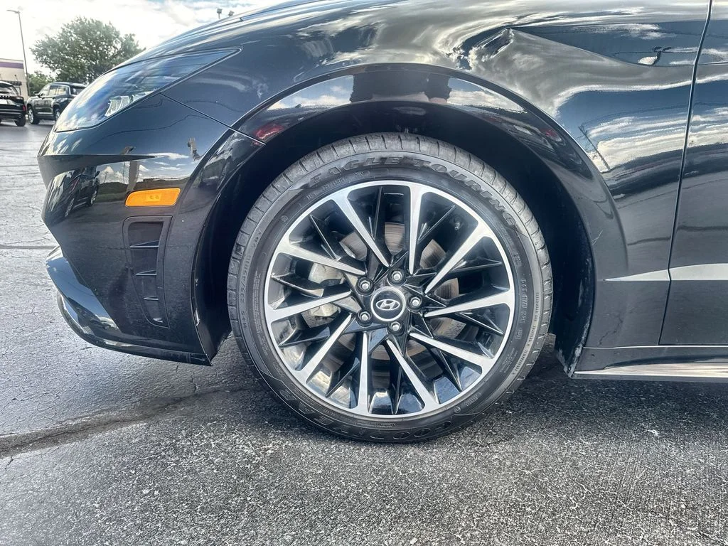 Used 2020 Black Hyundai SEL Plus image 10