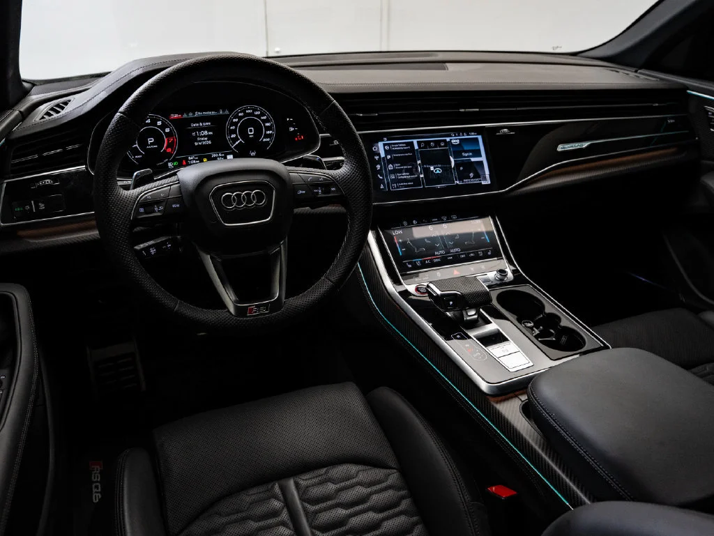 Used 2025 Mythos Black Metallic Audi 4.0T image 4