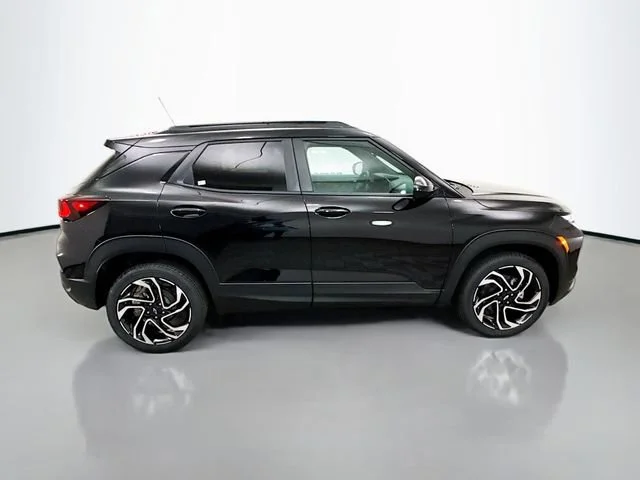 New 2026 Mosaic Black Metallic Chevrolet RS image 10
