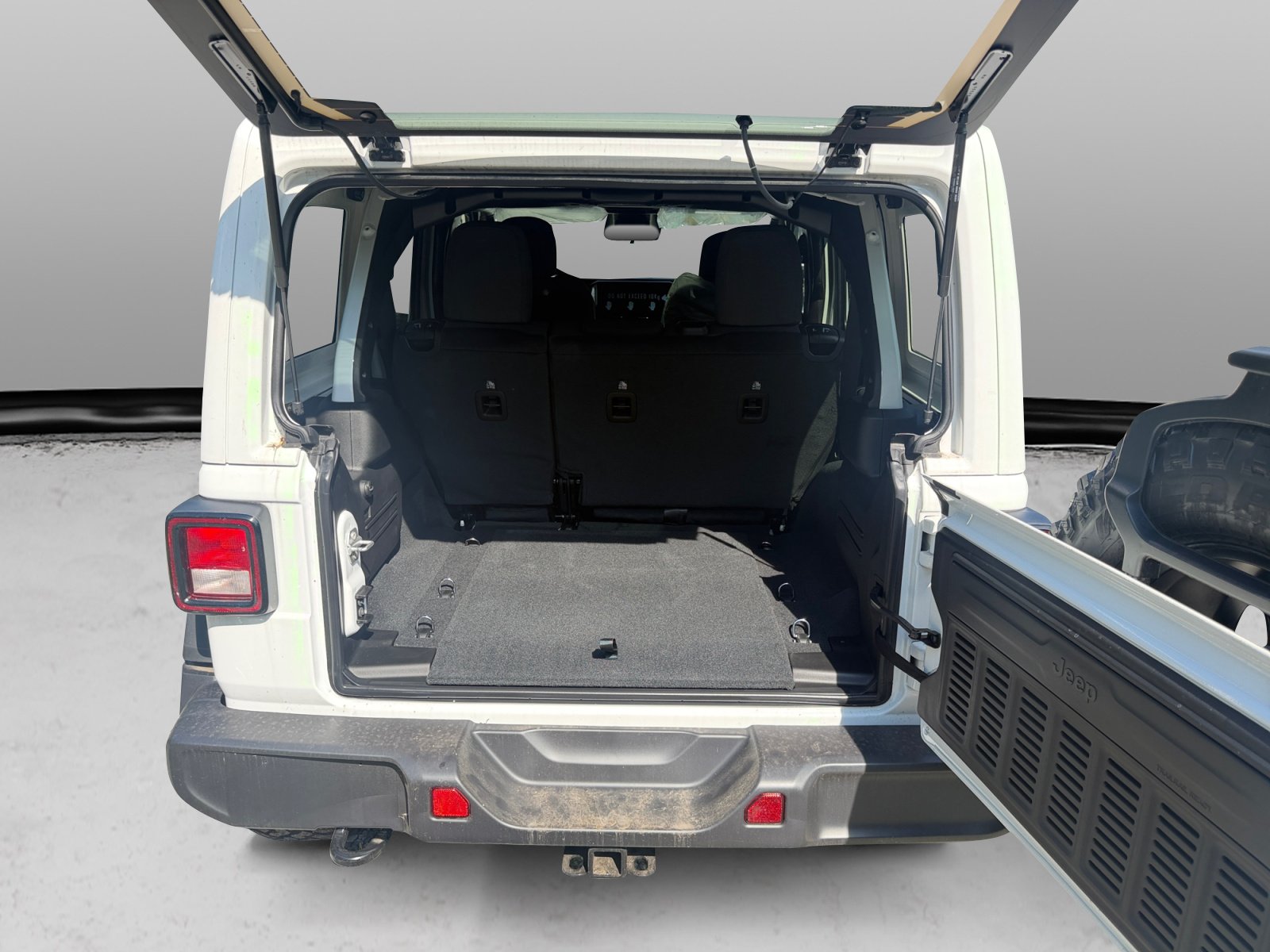 New 2026 Bright White Clear-Coat Exterior Paint Jeep  image 19