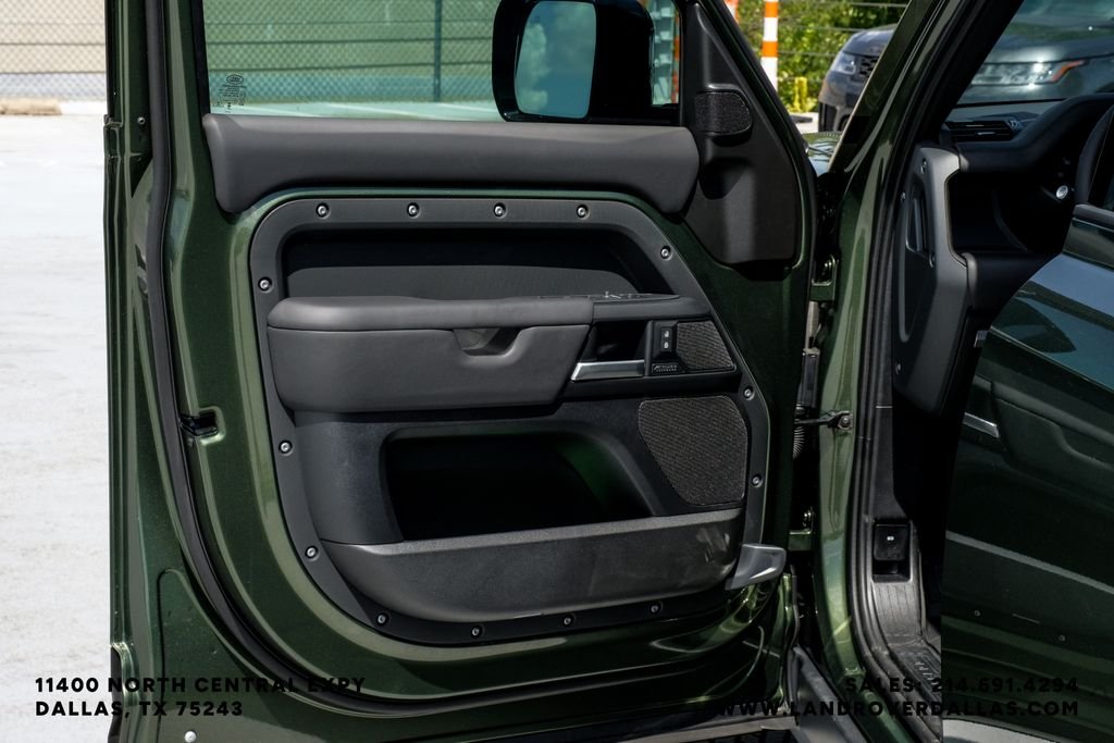 New 2026 Woolstone Green Metallic Land Rover X-Dynamic SE image 51