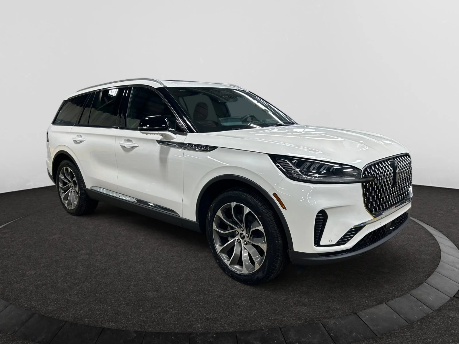 New 2026 Pristine White Metallic Tri-Coat Lincoln Reserve image 7