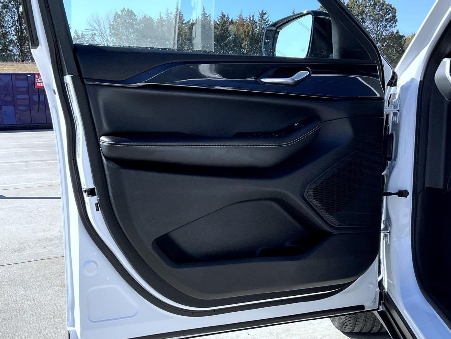 Used 2023 White Jeep Altitude X image 9