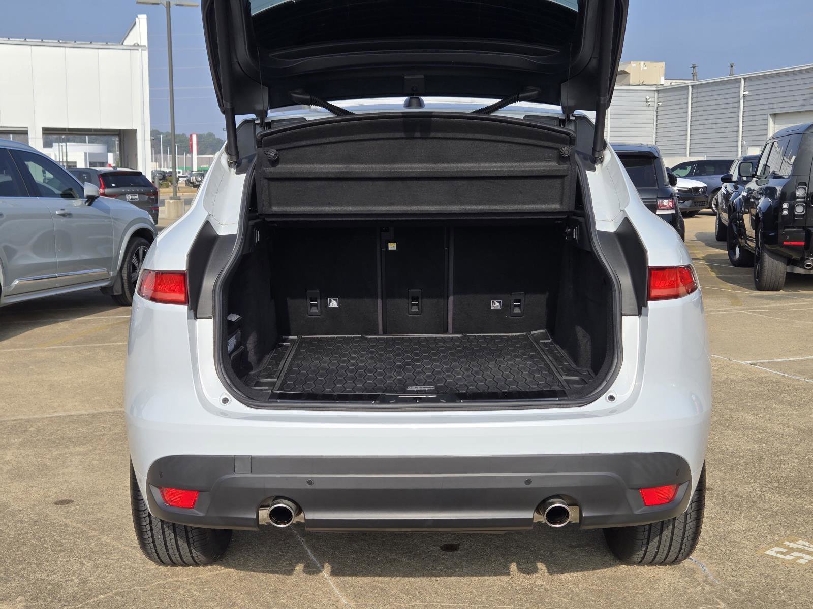 Used 2020 Fuji White Jaguar 25t R-Sport image 11