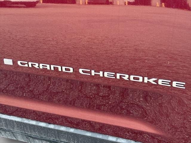 New 2025 Velvet Red Pearl-Coat Exterior Paint Jeep Limited image 46