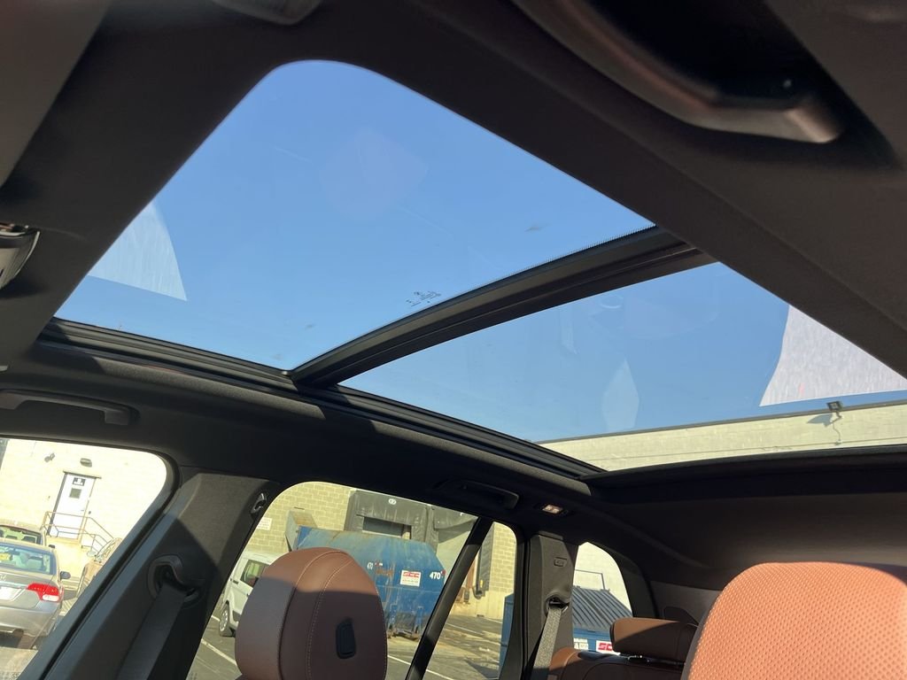 New 2026 Green Metallic BMW xDrive50e image 22