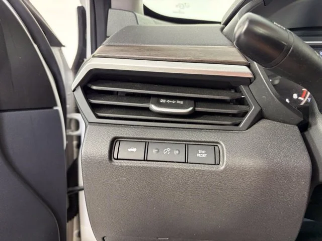 Used 2025 White Nissan 2.5 SV image 15