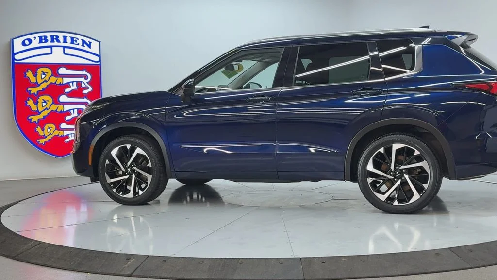 Used 2022  Mitsubishi SEL image 7