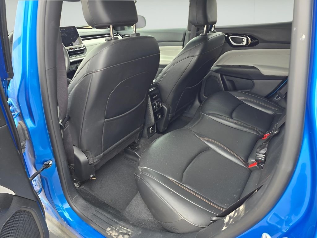 Used 2024 Hydro Blue Pearlcoat Jeep Limited image 24