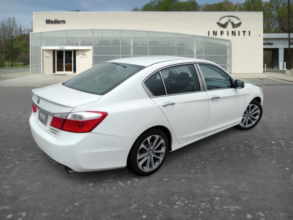 Used 2014 White Orchid Pearl Honda Sport image 4