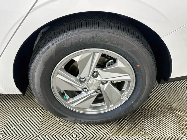 New 2026 White Hyundai SE image 20