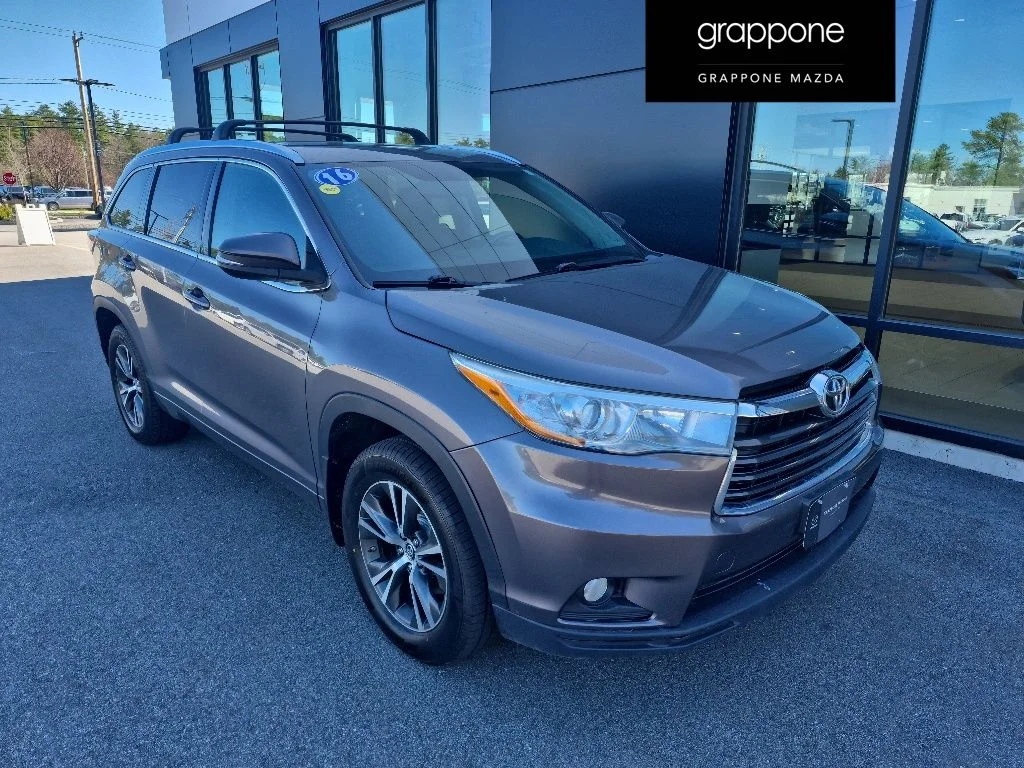 Used 2016 Gray Toyota XLE V6 image 1