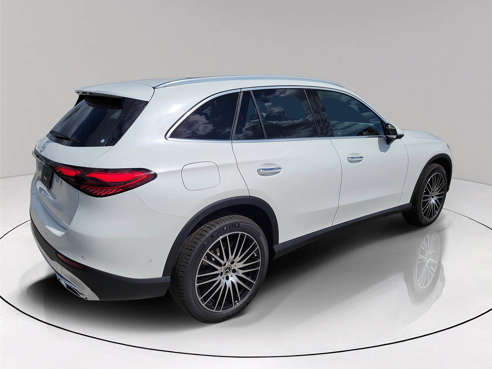 New 2026 MANUFAKTUR Moonlight White Metallic Mercedes-Benz GLC 300 image 33