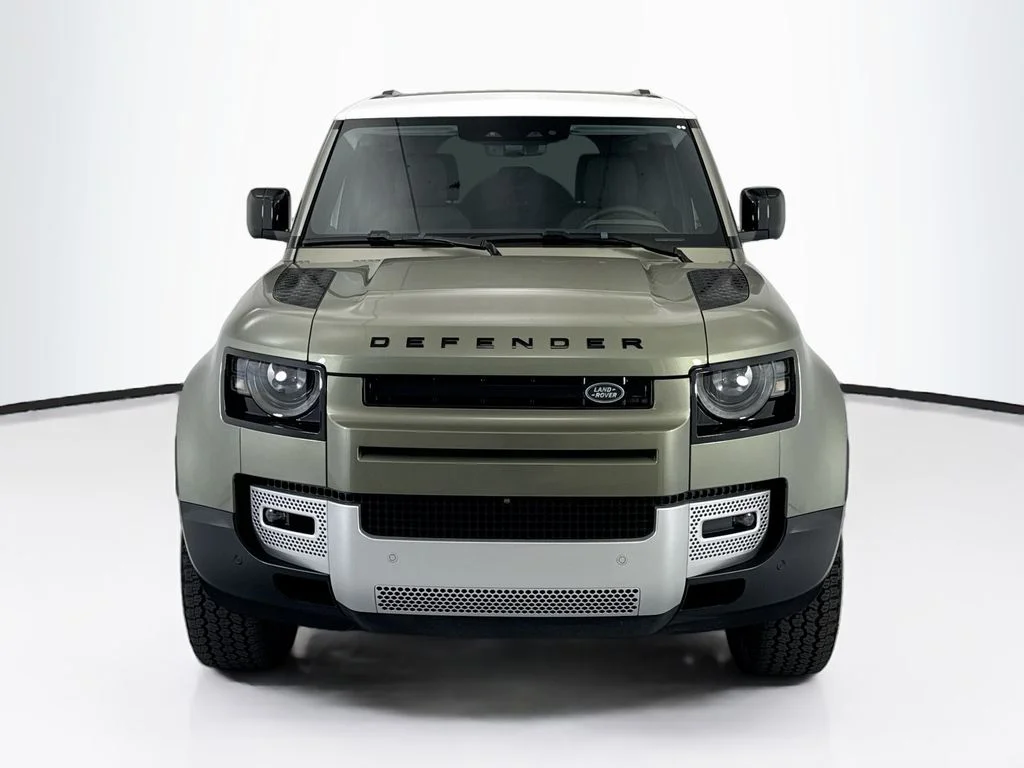 Used 2025 Pangea Green Metallic Land Rover S image 2